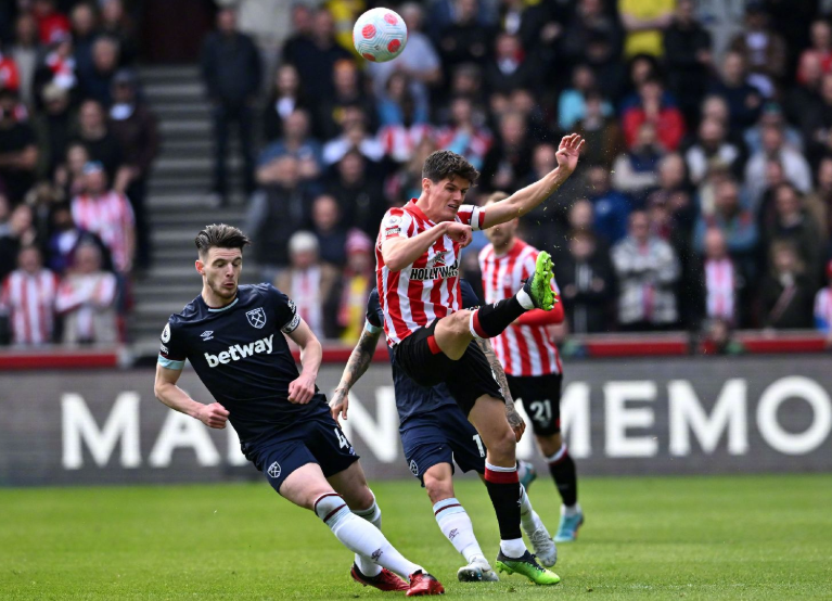  西汉姆联3-0完胜埃弗顿，鲍文双响炮闪耀全场