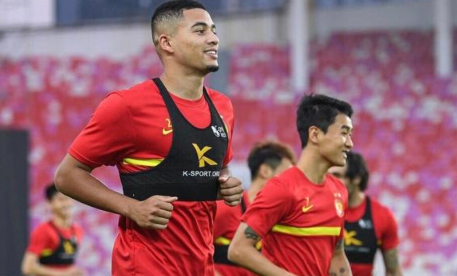  卡尔斯鲁厄定位球制胜，德甲小球会战术执行到位  